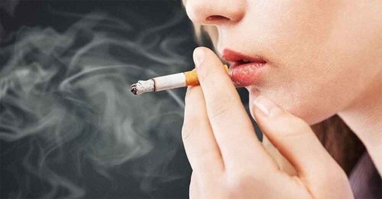 ধূমপান করা নিয়ে হট্টগোল, তরুণীকে উদ্ধার করল পুলিশ